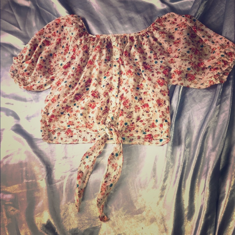 Floral cropped blouse